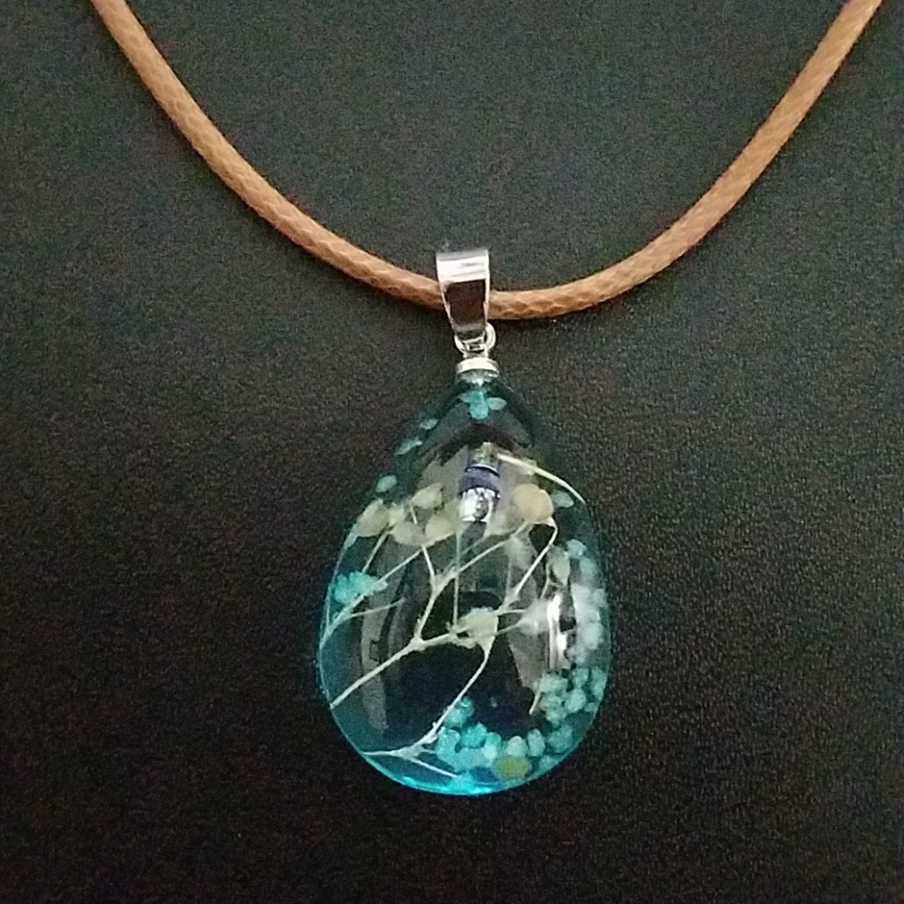 📿Glow Pendent Necklace💎